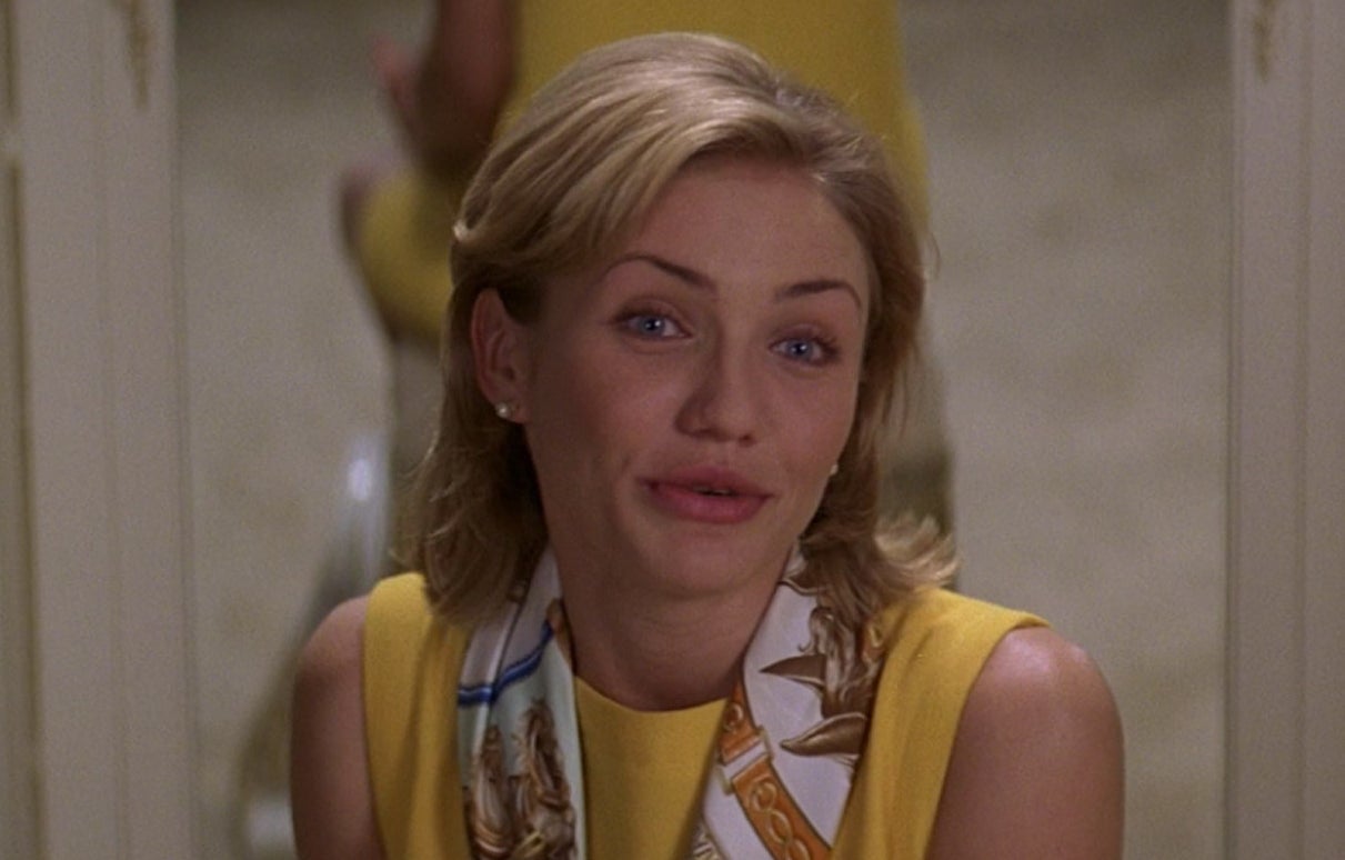 Kimmy talking to Julianne offscreen
