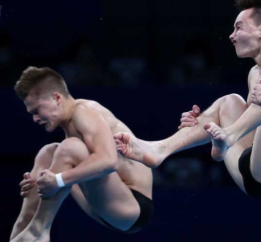 diving faces