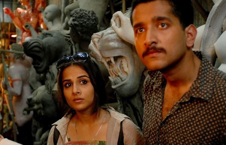 In kahaani, rana and vidya look for someone as they&#x27;re surrounded by the idols of goddess durga in kolkata&#x27;s kumartuli