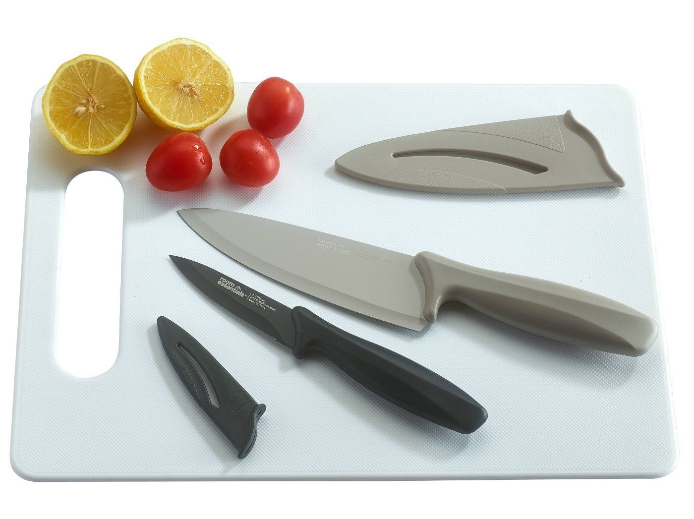 the cutting board with two knives on it and the knives come with blade covers