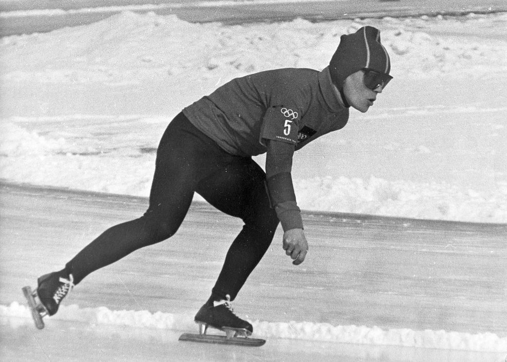 Helga Hasse racing in a speed skating event