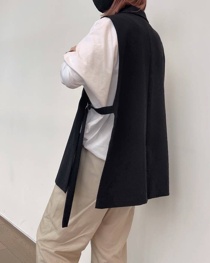 重ねるだけでオシャレ Zaraの スリットベスト 着回し力が高すぎます