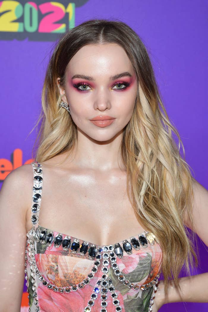 Dove Cameron Glasses Lesbian - Dove Cameron Shares A Hilarious Exchange At The Club