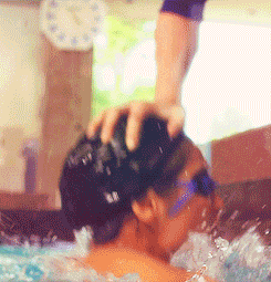 Paige pushing Emily&#x27;s head underwater on Pretty Little Liars