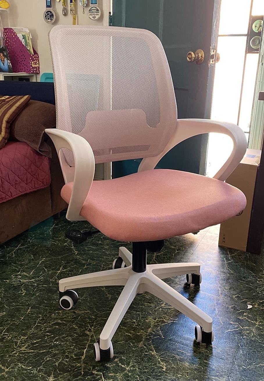 Reviewer image of pink office chair