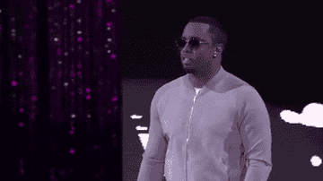 Diddy arrives at the VH1 Hip Hop Honors and smiles big