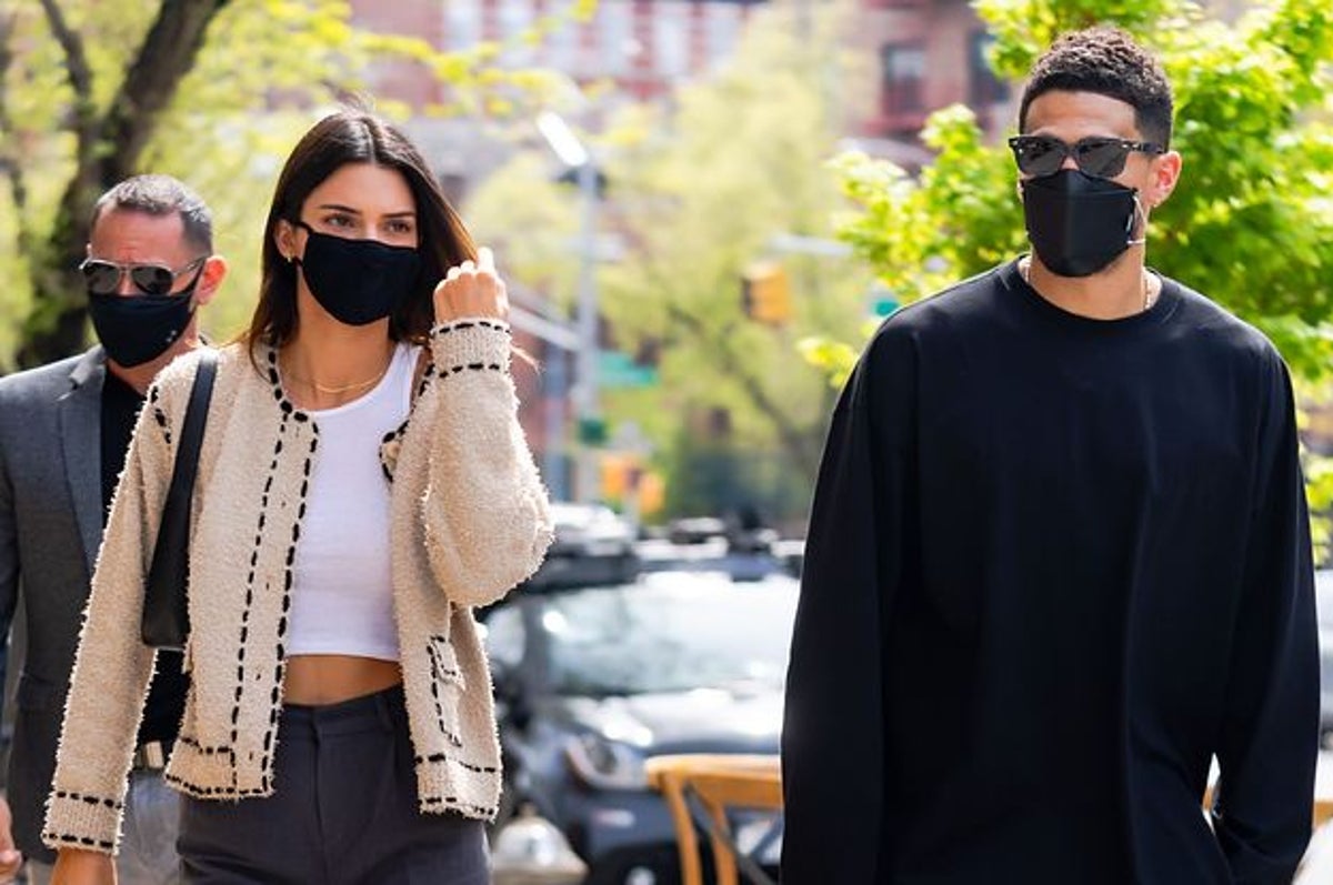 Kendall Jenner, Devin Booker Celebrate 1-Year Anniversary: Photos