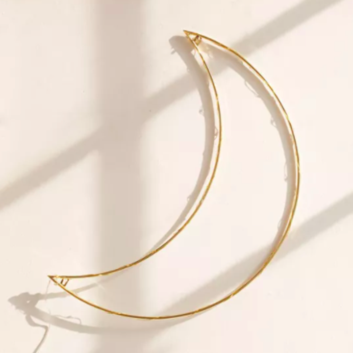 The light sculpture on a simple wall in daylight