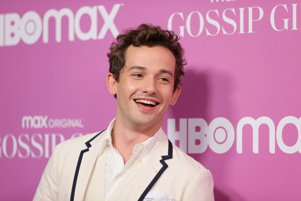 Eli Brown smiling on the red carpet of the &quot;Gossip Girl&quot; premiere