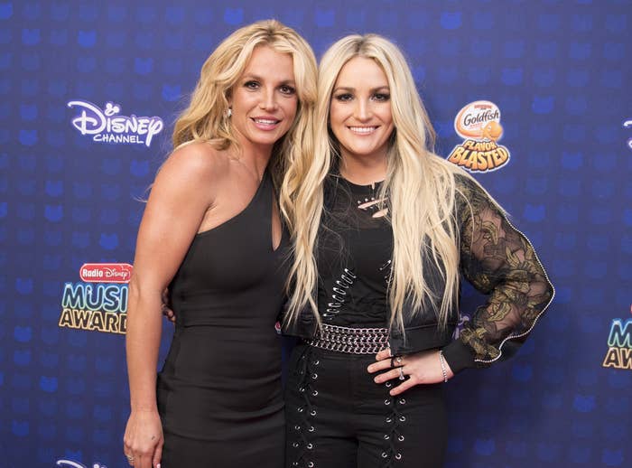 Jamie Lynn poses with Britney at a recent awards show