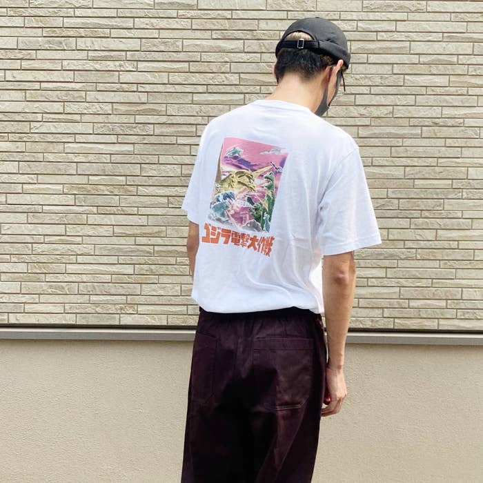 インパクト強すぎだよ ユニクロの新作 ゴジラtシャツ レトロなデザインがたまりません インパクト強すぎだよ ユニクロの新作 ゴジラtシャツ レトロなデザインがたまりません