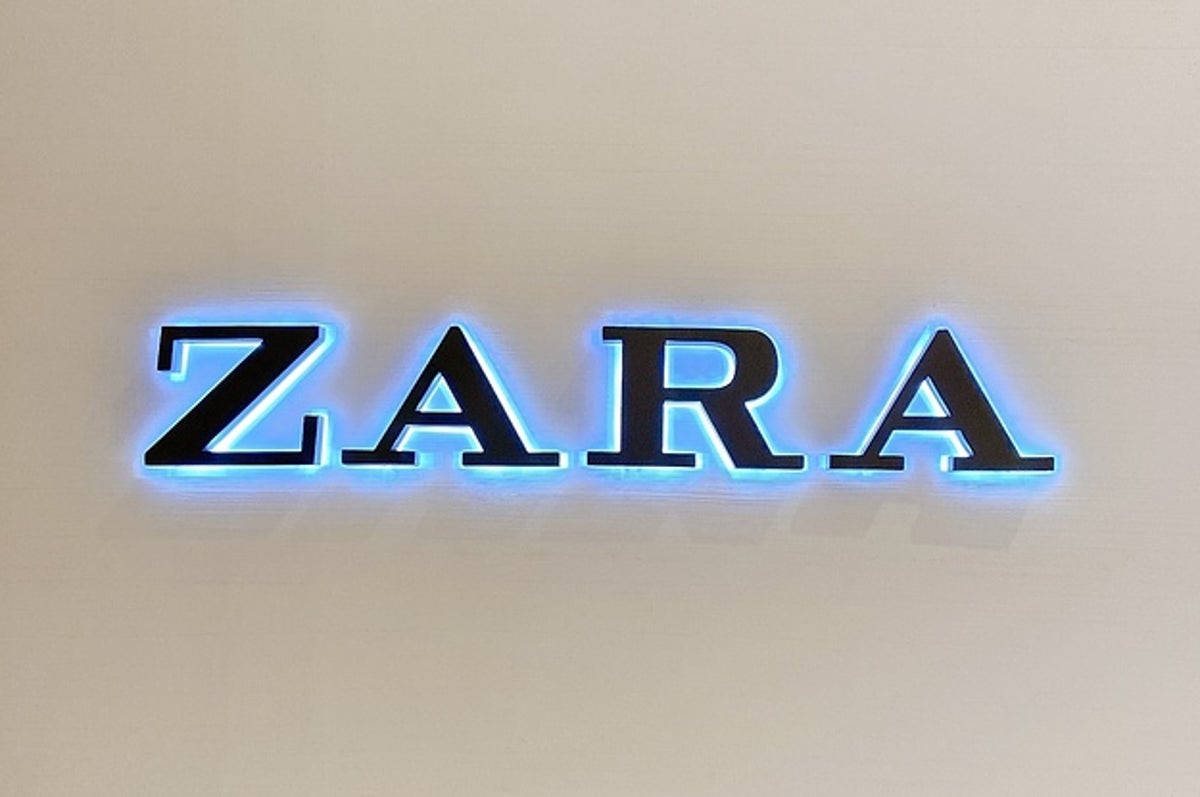 可愛すぎて毎日着たい Zaraの 黒ワンピース トレンドがぎゅっと詰まったデザインが素敵