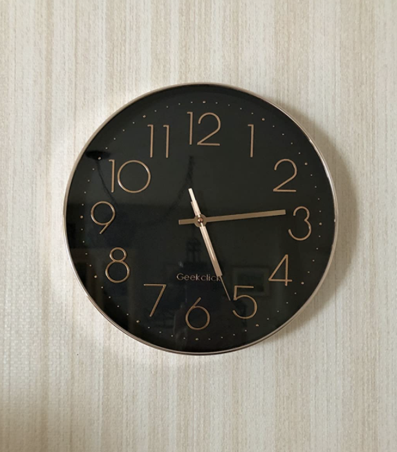 reviewer image of black wall clock