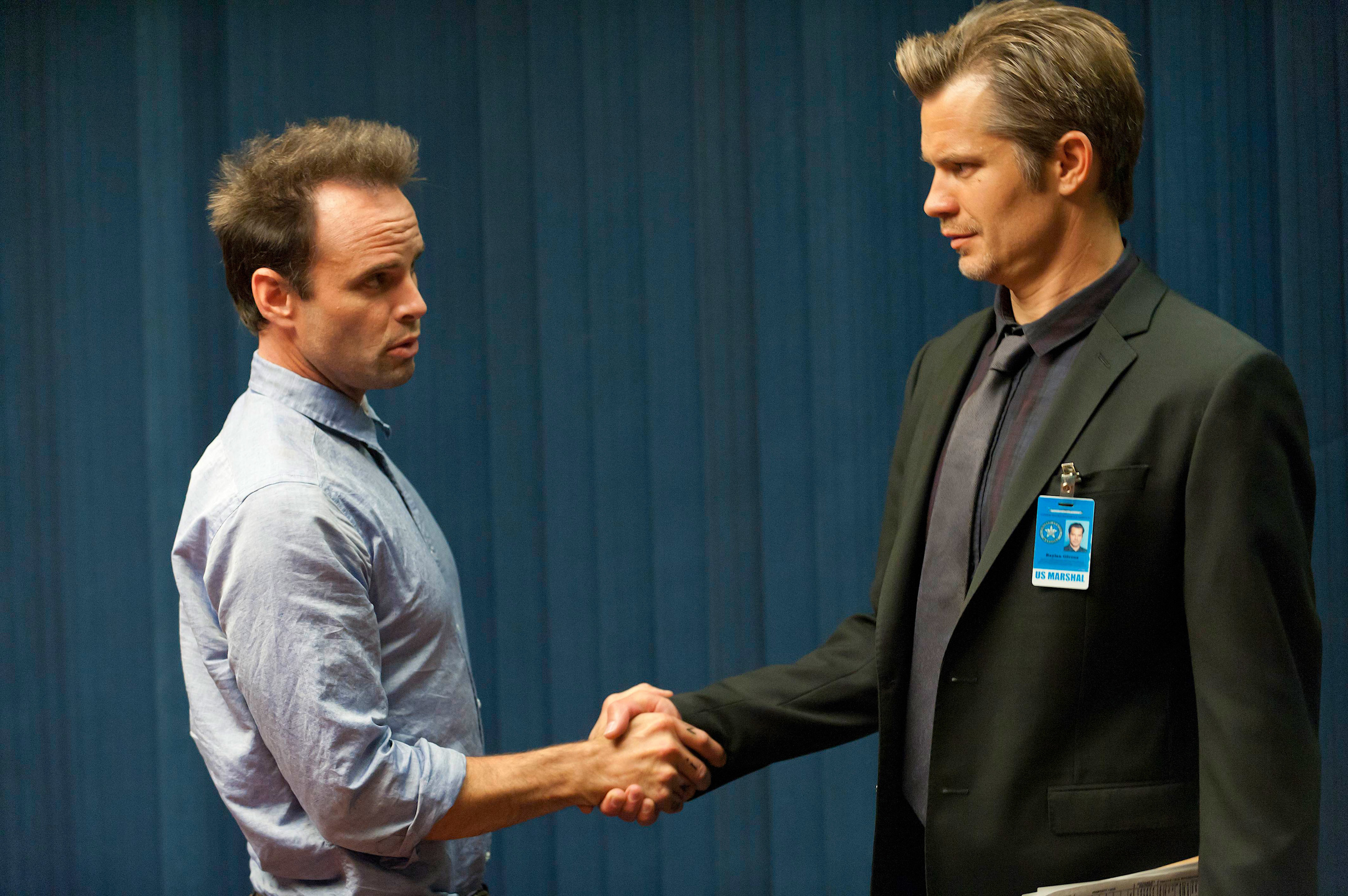 Walt Goggins and Timothy Olyphant shaking hands