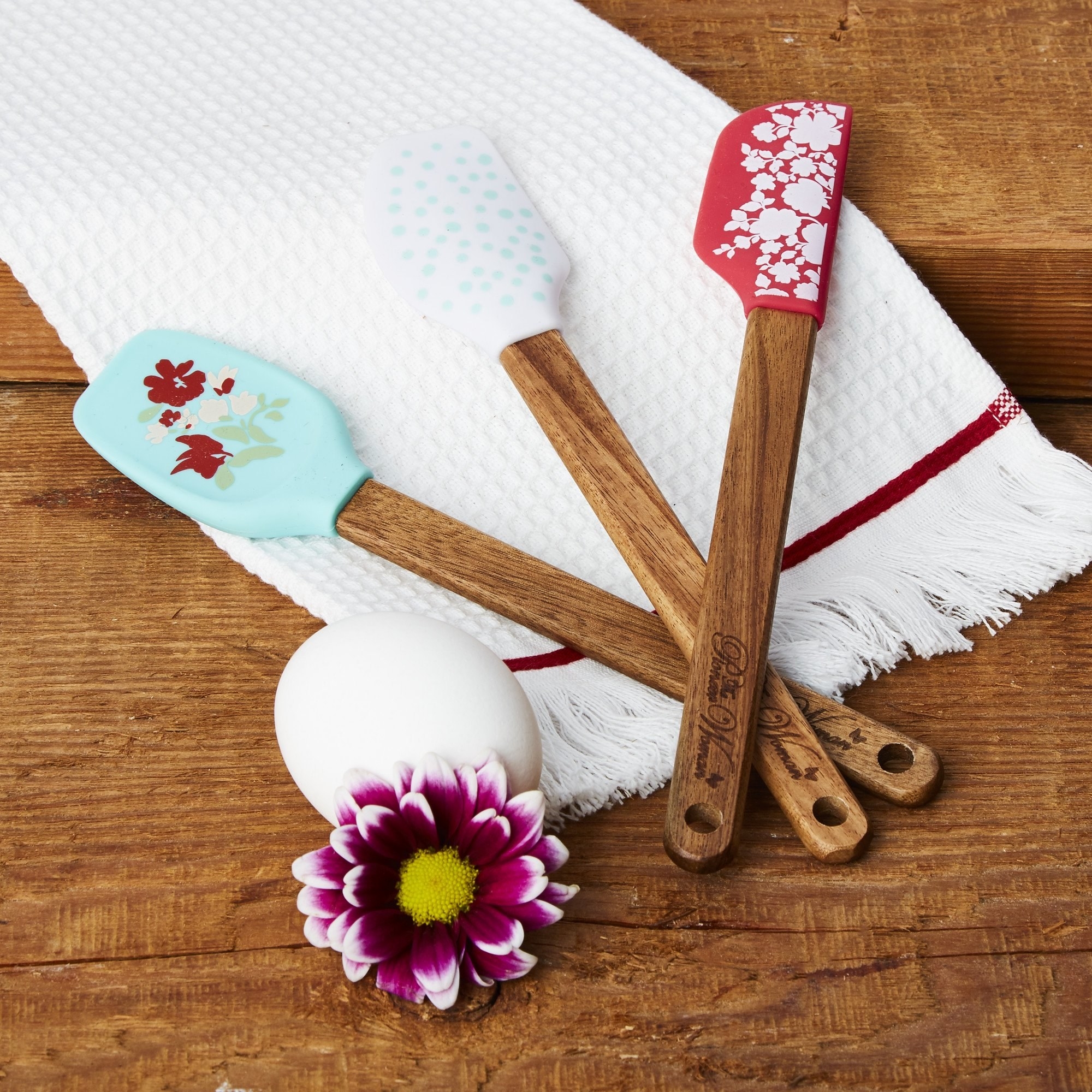 the three floral mini spatulas