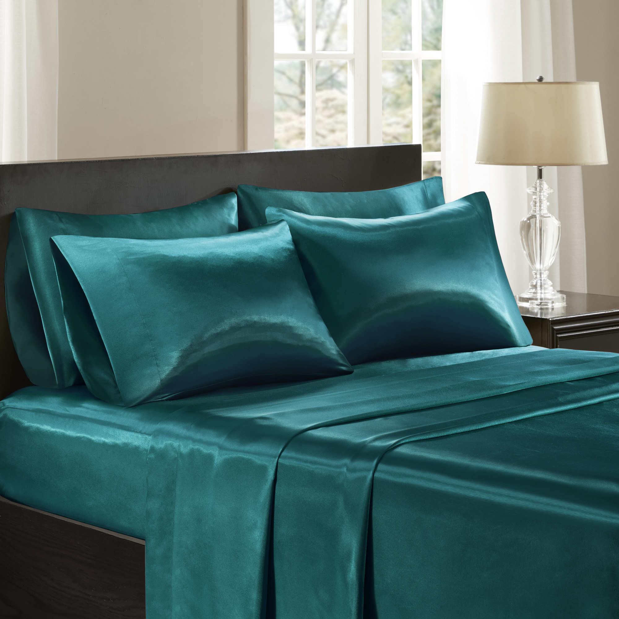 The sheets in emerald, looking flawless