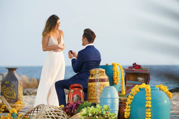 A contestant proposes to the Bachelorette