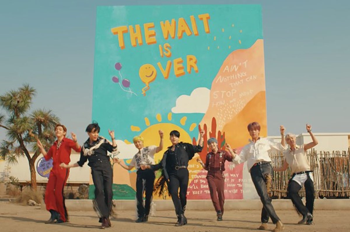 BTS deliver RUN BTS choreography, Jin announces single album at