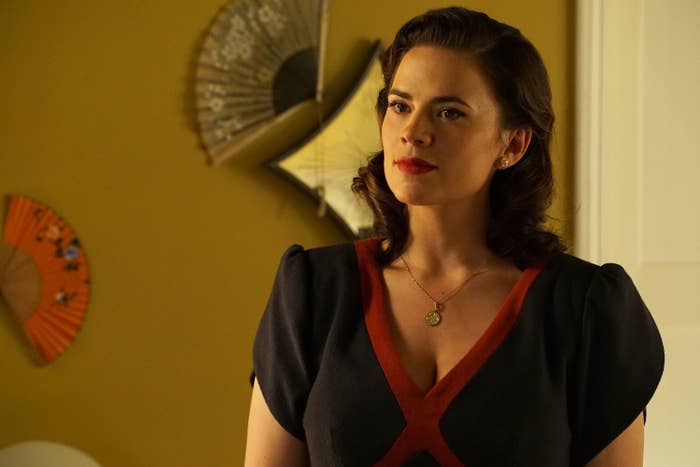 Hayley Atwell wears &#x27;50s clothes