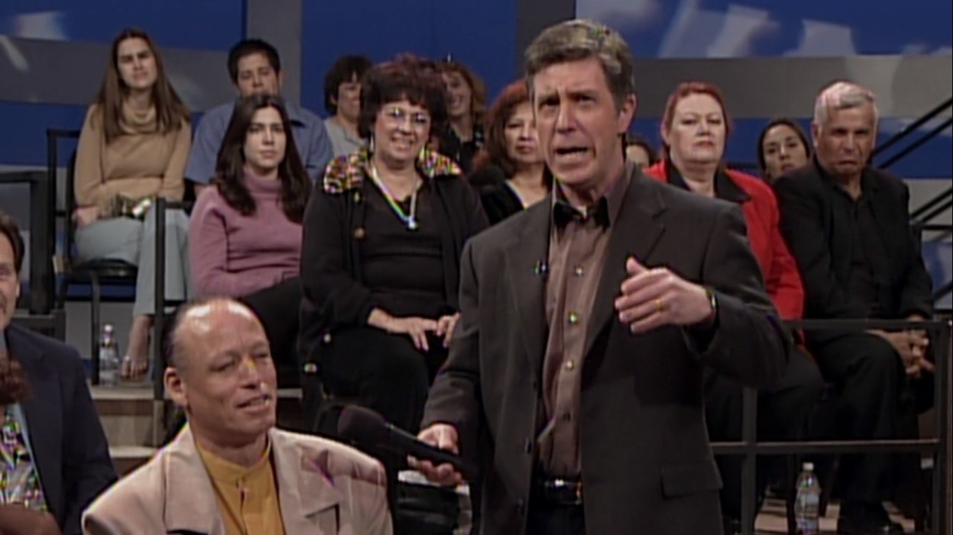 Tom Bergeron interviews a member of the audience