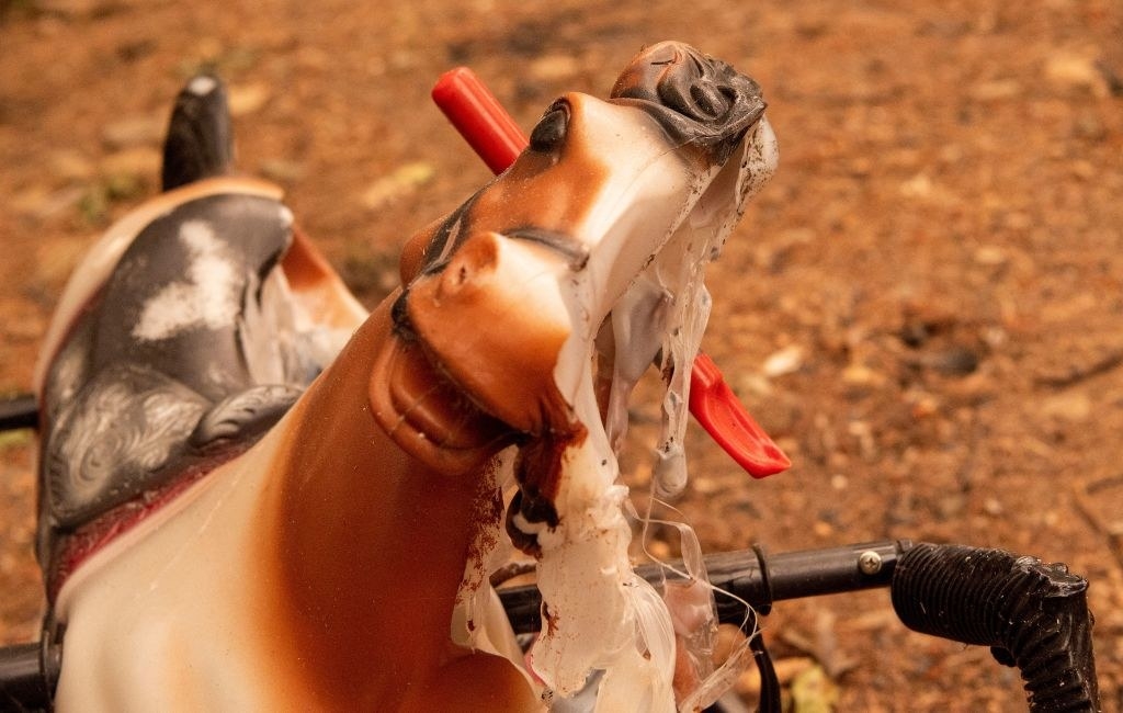Half of the horse&#x27;s head has been melted off