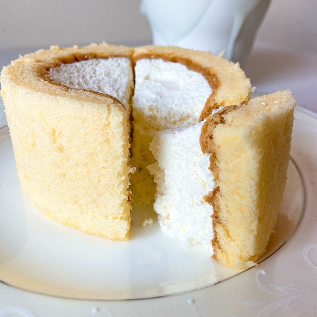 毎月6日しか買えない ローソンの 幻のロールケーキ クリーム凄すぎて笑った Buzzfeed Japan みなさん ロールケーキ の日 って知ってま ｄメニューニュース Nttドコモ