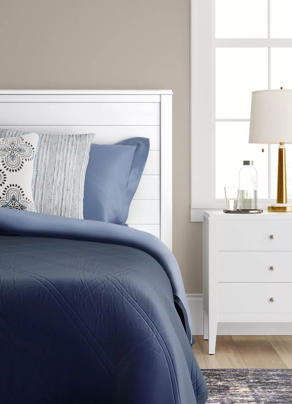 The headboard with horizontal lines on a bed