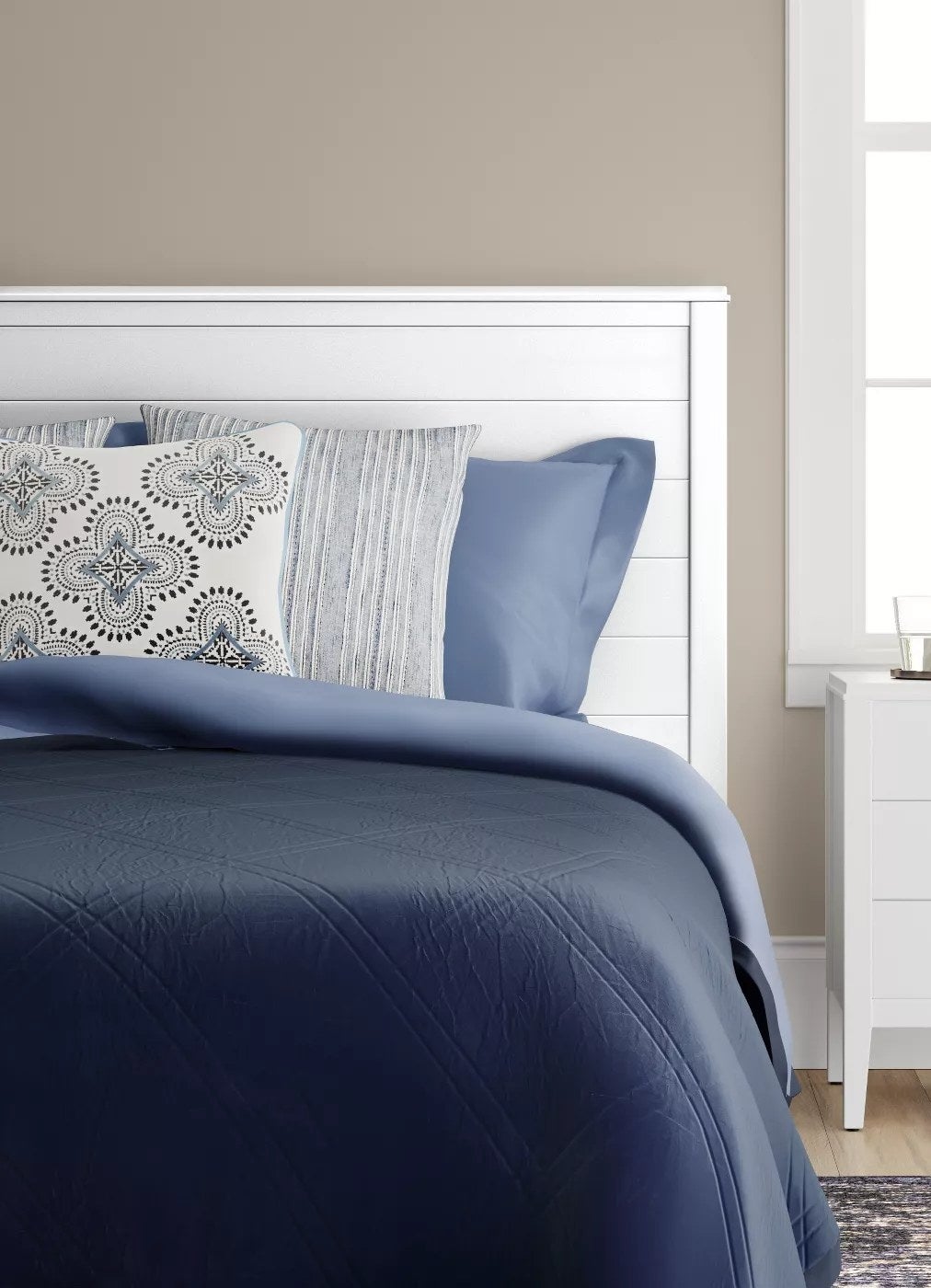 The headboard with horizontal lines on a bed