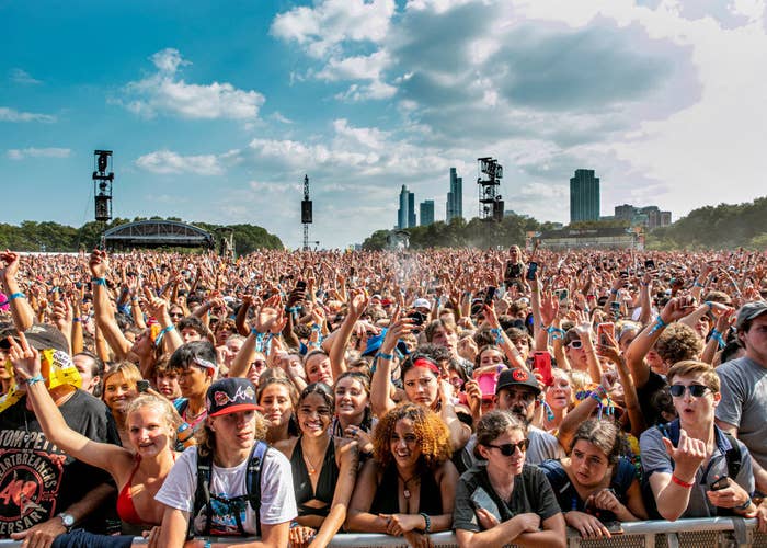 Thousands of unmasked people enjoying a set at Lollapalooza