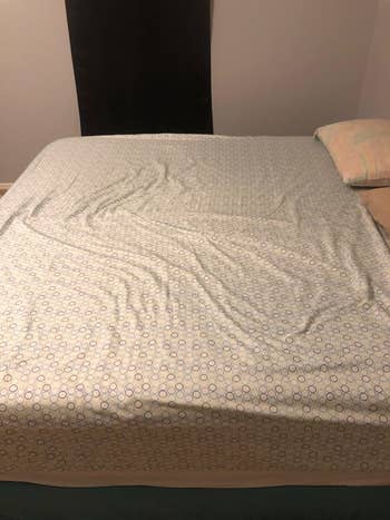reviewer's fitted sheet coming loose with wrinkles