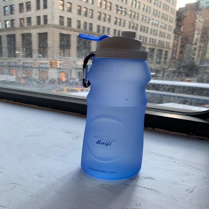 the full sport top blue bottle with black carabiner
