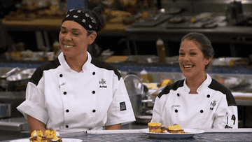 two chefs clapping on an episode of hells kitchen