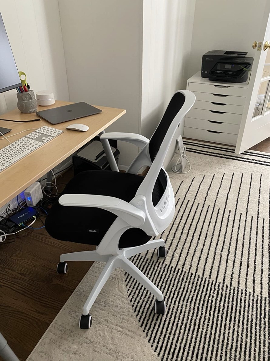 the reviewer&#x27;s image of the desk chair in white