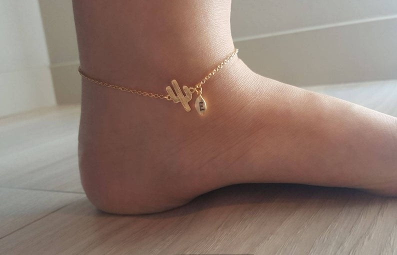 The anklet with a small cactus
