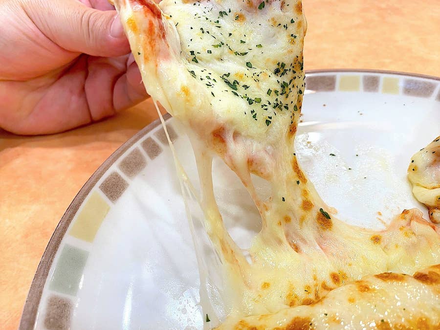 某ファミレス 人気ピザ とチーズの裏側 外食 東洋経済オンライン 社会をよくする経済ニュース