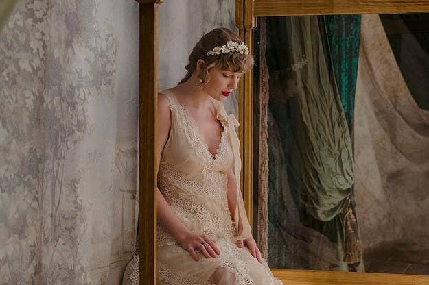 Dress Like Taylor Swift: “You Belong With Me” Music Video (May 2