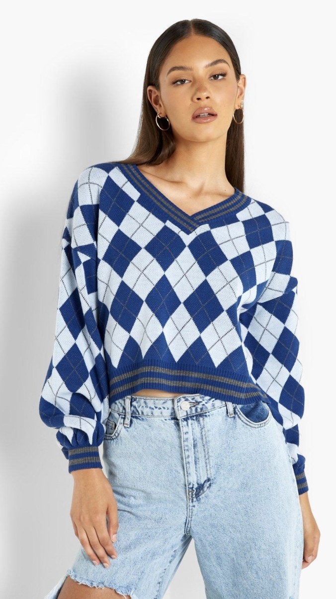 model wearing the jumper in a blue color and grey pattern