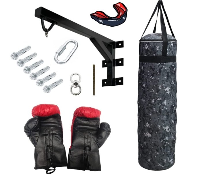 Foto de costl de boxeo con accesorios en color negro y rojo.