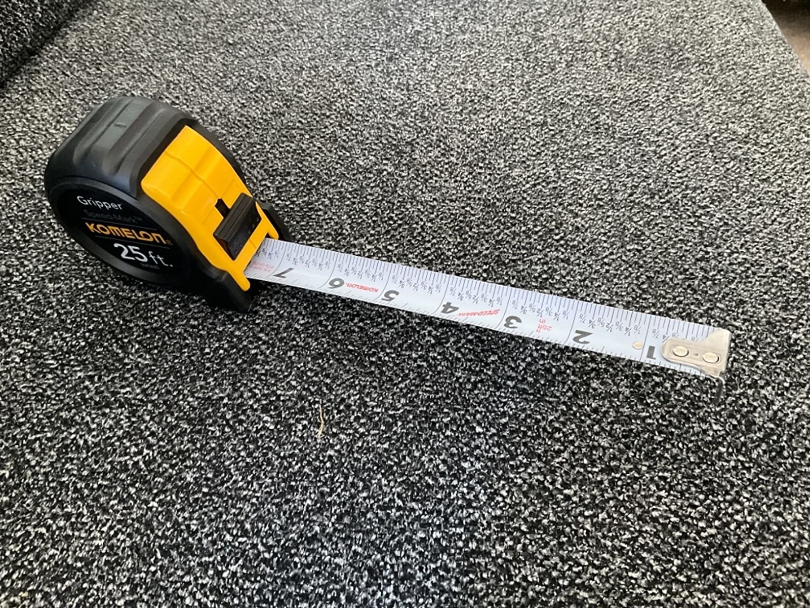 reviewer image of the komelon measuring tape extended out to seven inches