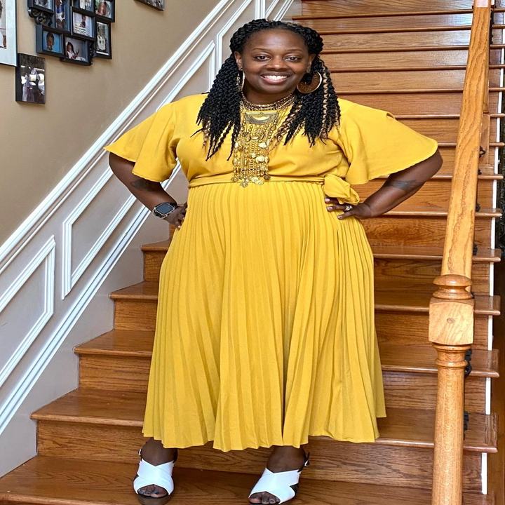 reviewer in the tie waist yellow dress with short sleeves