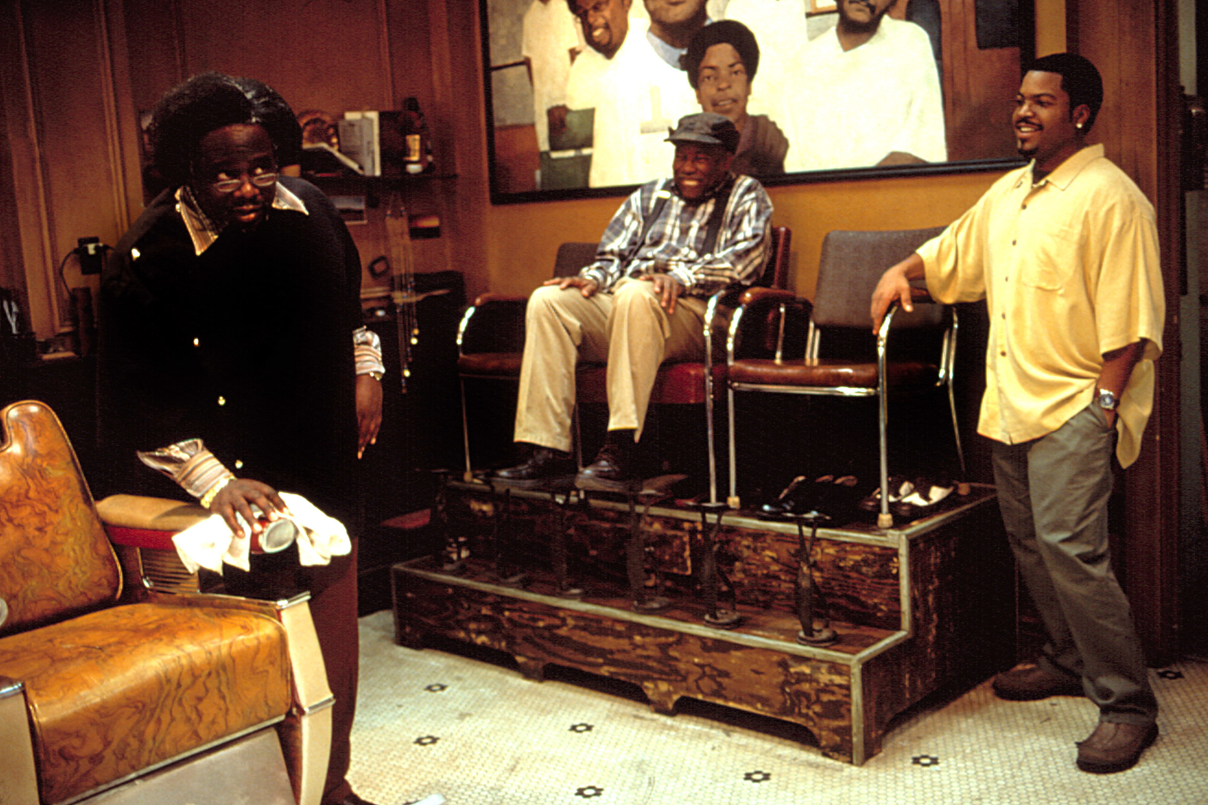 Cedric the Entertainer, Carl Wright, and Ice Cube talking in the barbershop