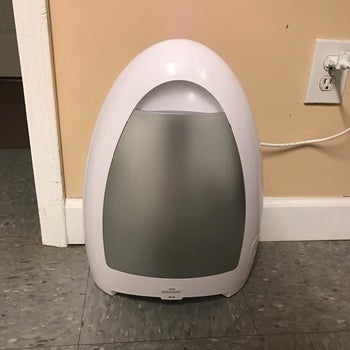 a white and gray stationary vacuum 
