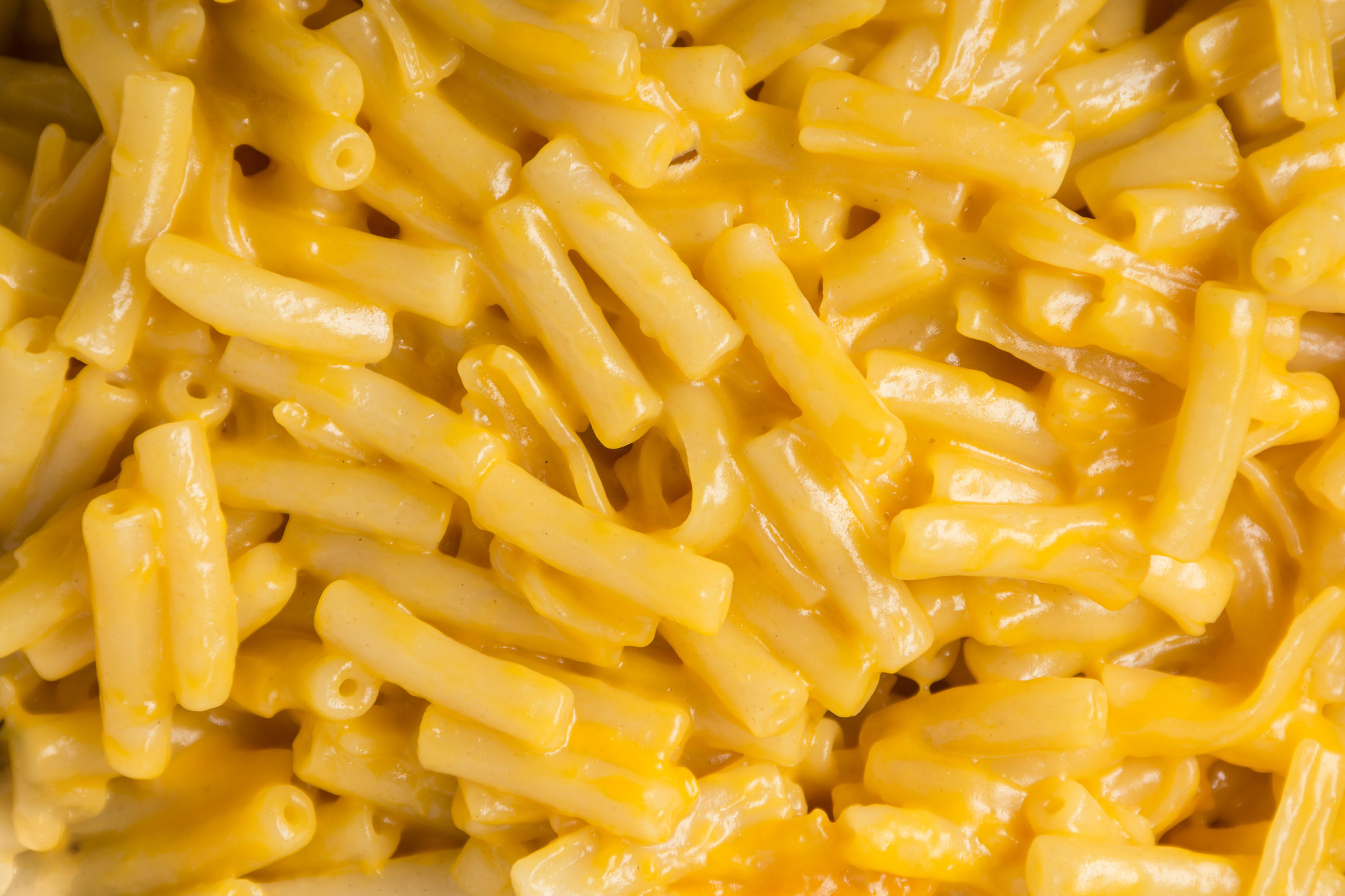 An up close photo of mac &#x27;n&#x27; cheese.