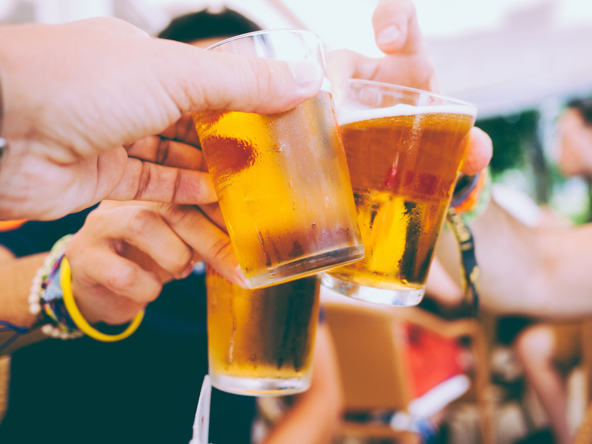 Friends drinking beer at a bar.