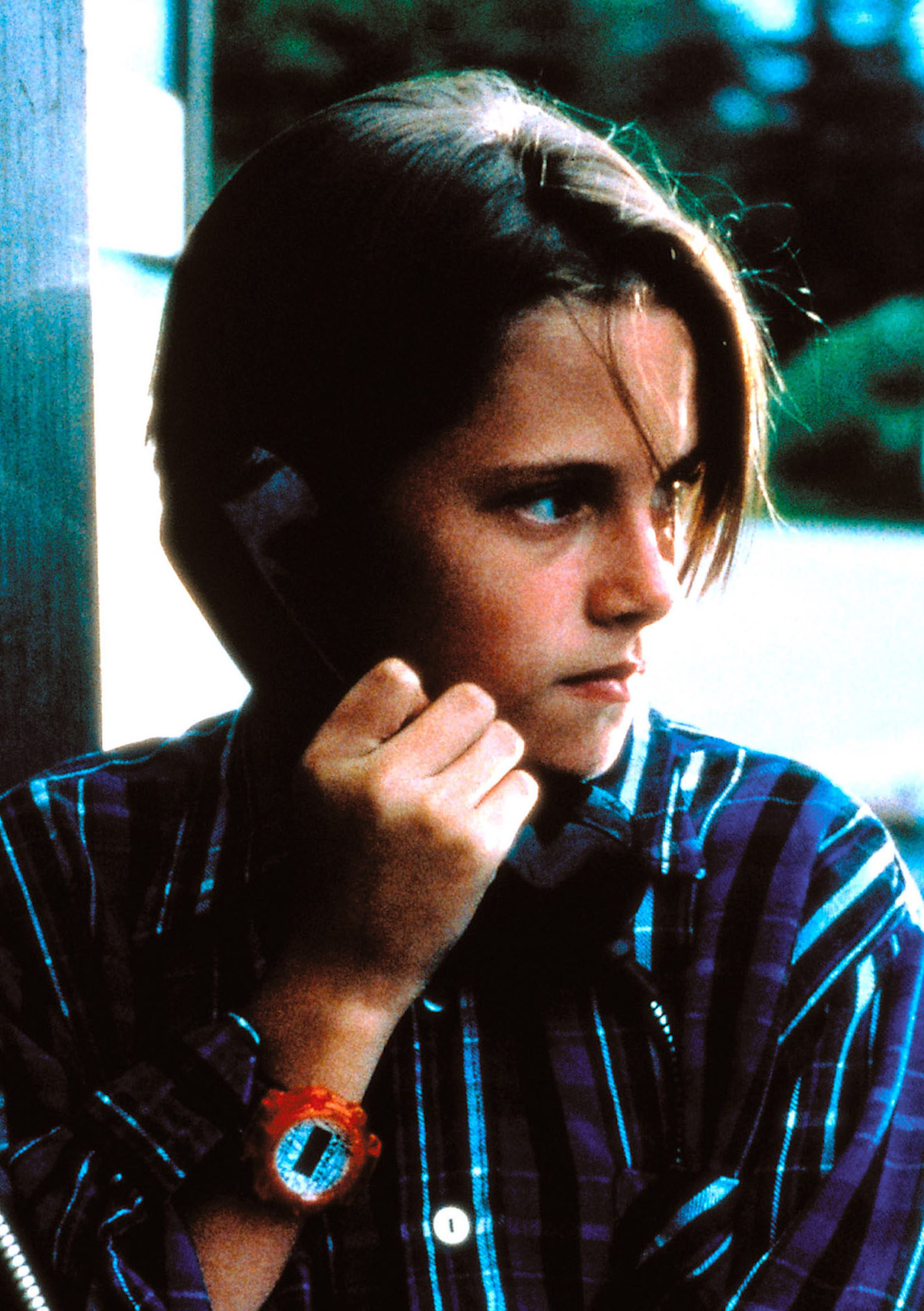 A young Kristen Stewart talking into a pay phone while wearing a