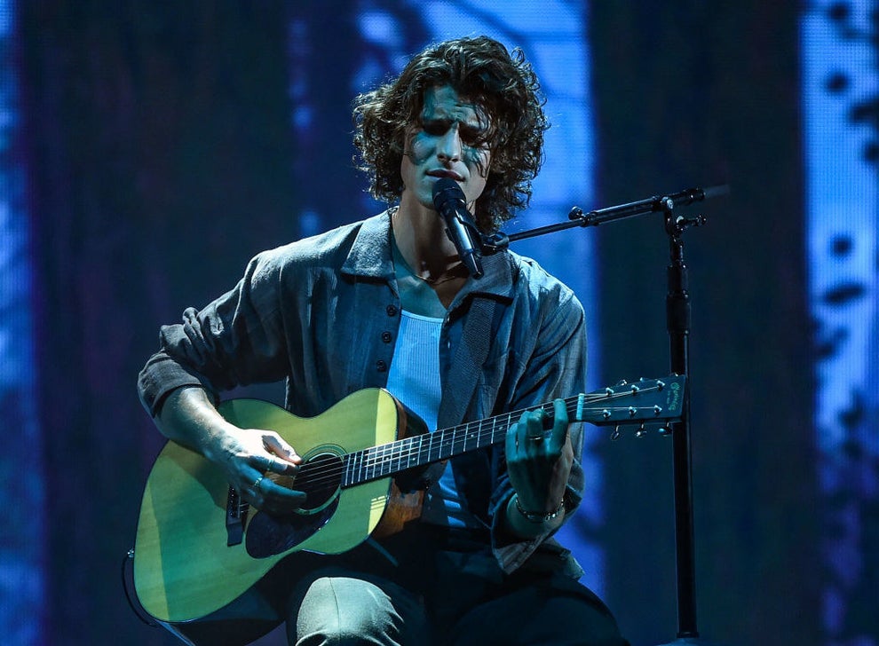 17 Famous Musicians Singing Then Vs. Now