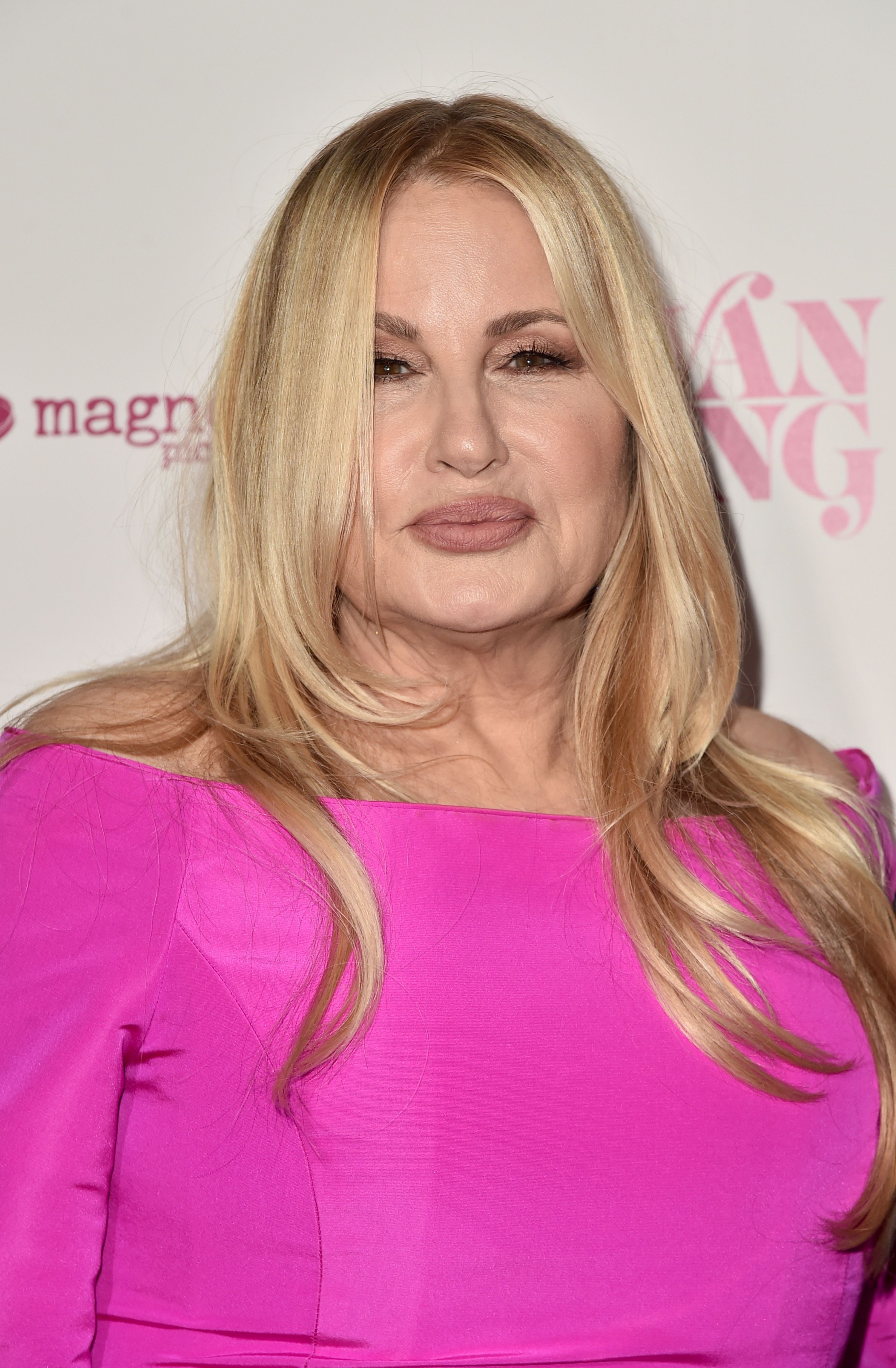 jennifer coolidge wearing pink on the red carpet