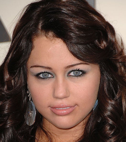 Miley Cyrus with blue eyes and black eyeliner meme