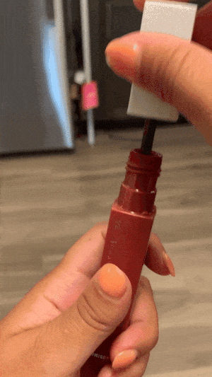 gif of author showing the arrow-shaped applicator