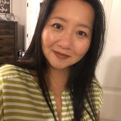 reviewer wearing a dark brown shade